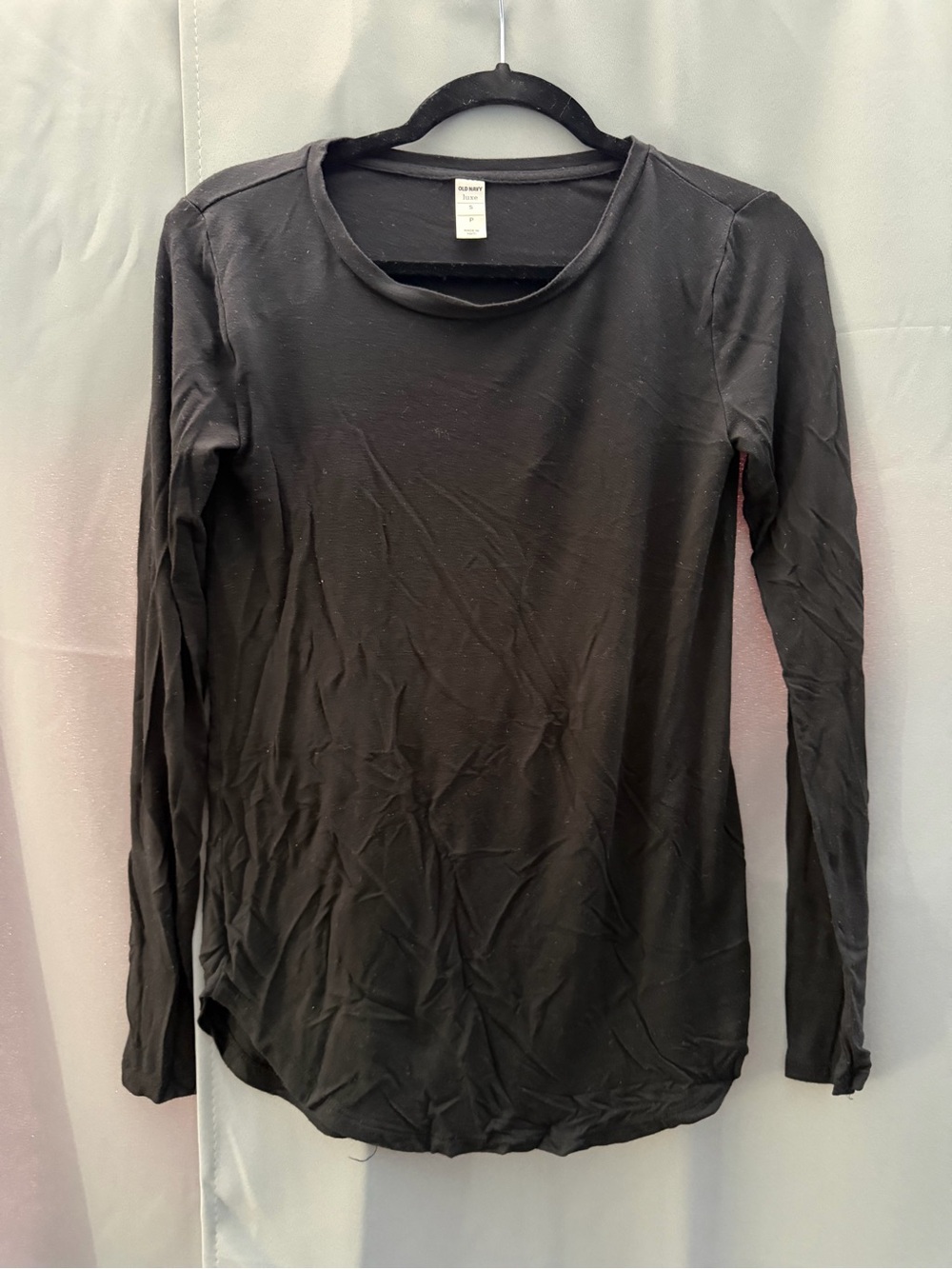 Old Navy Black Long-Sleeve Crewneck Tee